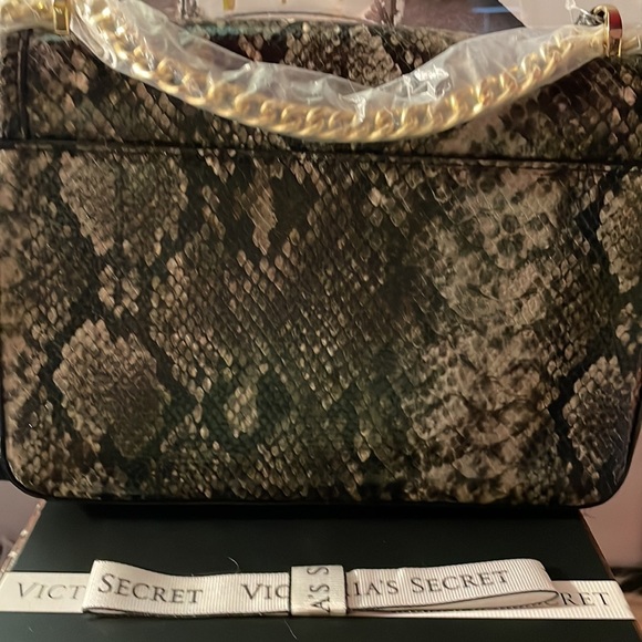 Victoria’s Secret Python 🐍 Snakeskin Print Faux Leather Crossbody.NWT🔹FIRM🔹 - Picture 4 of 14